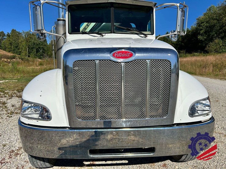 2007-peterbilt-335-image-22
