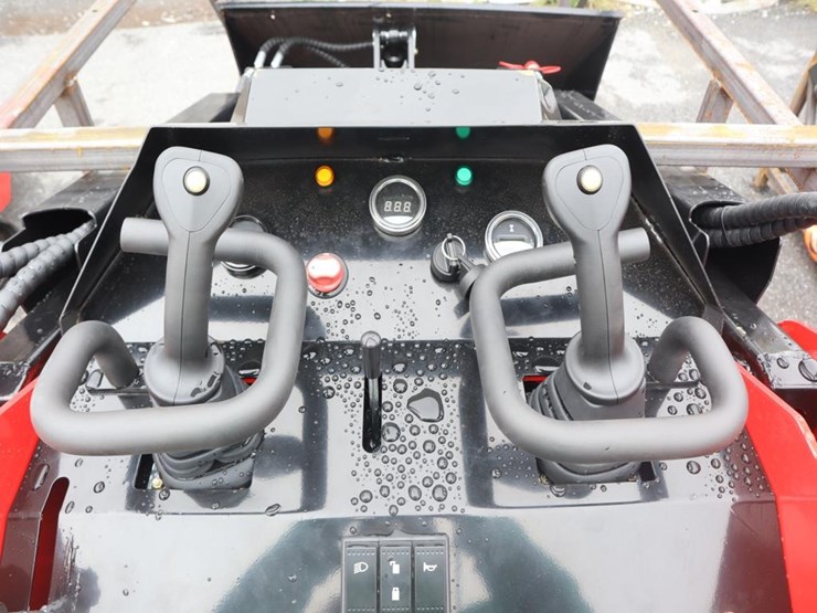 sdlanch-ssl200-skid-steer-loader-image-11