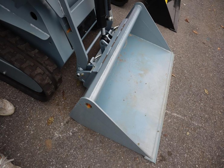 ssl-1200-mini-skidsteer-image-8
