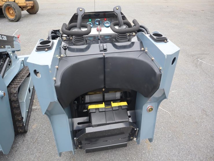 ssl-1200-mini-skidsteer-image-6