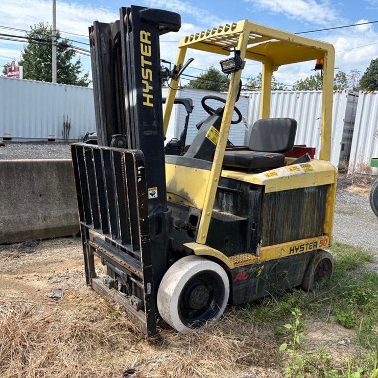 Hyster E502-33 Forklift