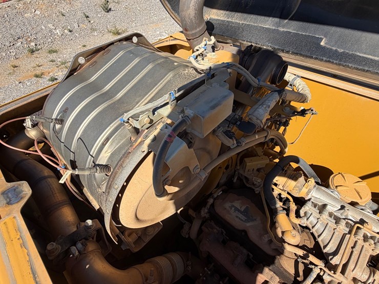 2016-caterpillar-323fl-image-34