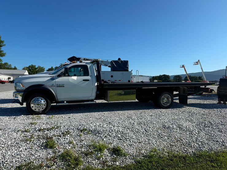 2014-ram-5500-hd-slt-image-1