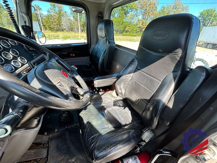 2018-peterbilt-389-image-76