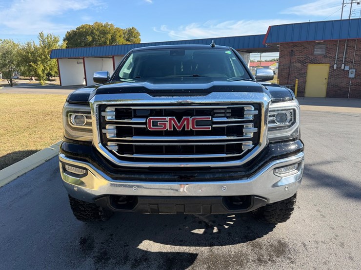#49-•-2018-gmc-sierra-slt-pickup-truck-image-2