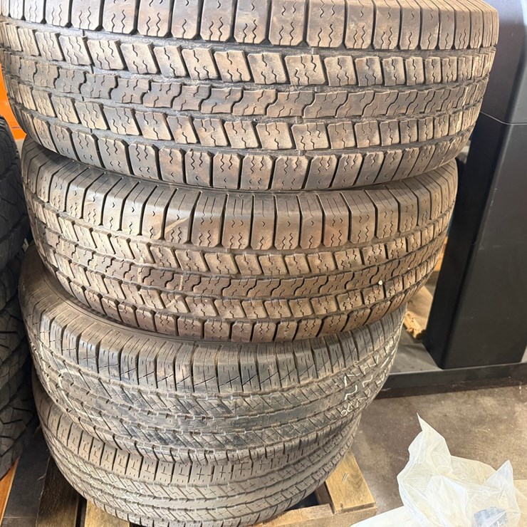 #1724 • (4) 265/70R17 Used Tires