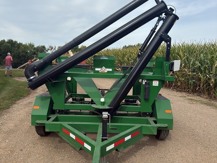 hitchdoc-model-hsc2200-double-seed-tote-tender-trailer-w/-hyd-power-station,-digistar-scale,-tandem-axle-image-8
