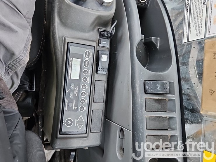 2019-case-cx300d-image-34