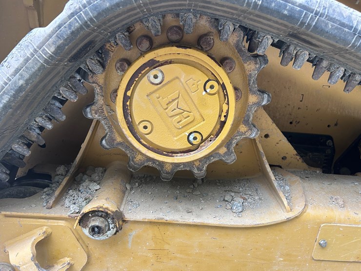 2025-caterpillar-255-image-11
