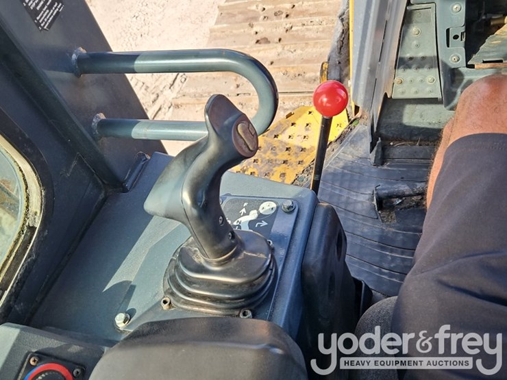 2016-deere-700k-lgp-image-24