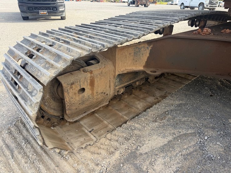 2012-komatsu-pc210-lc-10-image-24