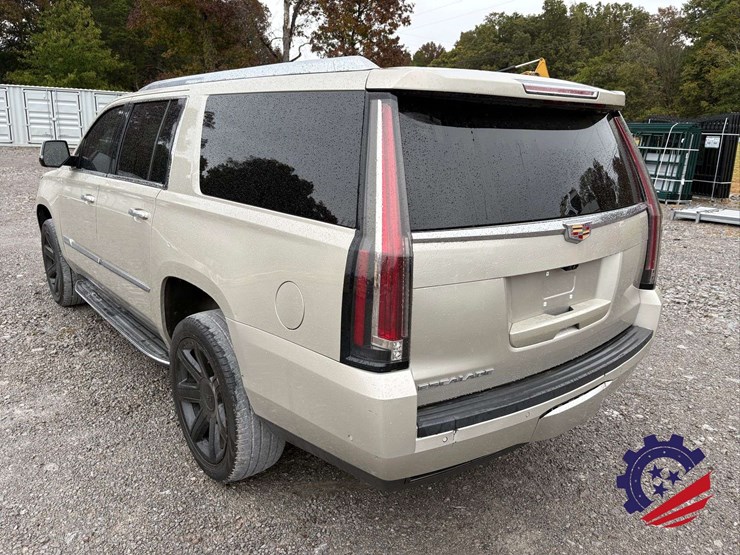 2017-cadillac-escalade-esv-luxury-image-16