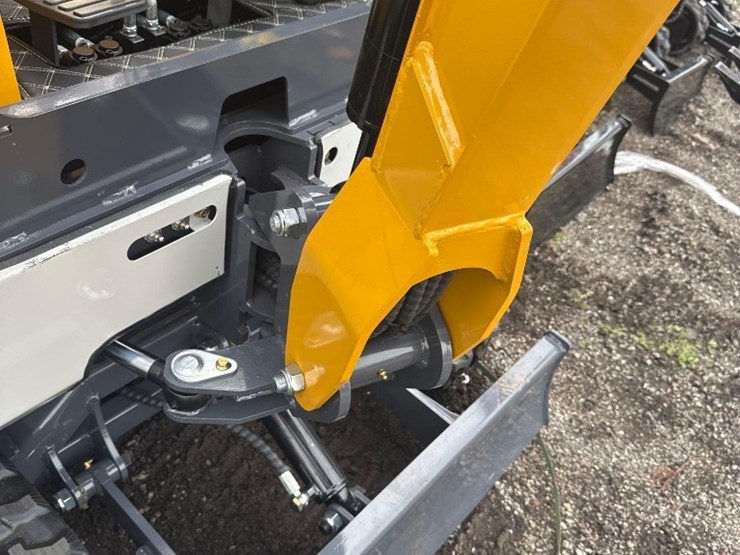 new-sd-lanch-co-diesel-mini-excavator-model-me20-image-4
