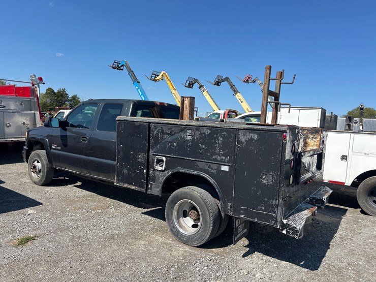 2004-gmc-3500-image-4
