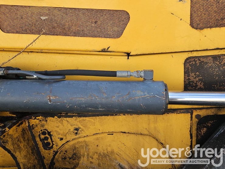 2016-deere-700k-lgp-image-15