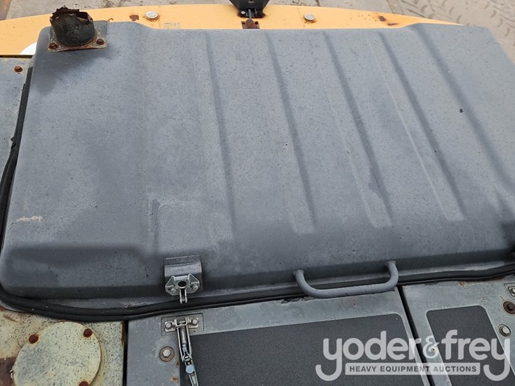 2018-case-cx250d-image-32