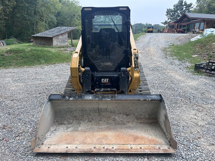 2025-caterpillar-255-image-16