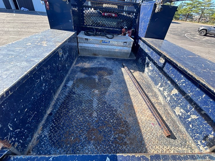2017-gmc-3500-image-25