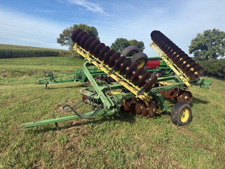 john-deere-220-image-2