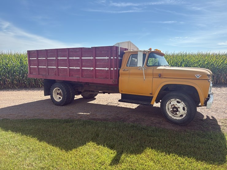 1963-gmc-single-axle-grain-truck,-119,146-miles,-5-speed-manual-transmission,-wood-box,-gas-image-3