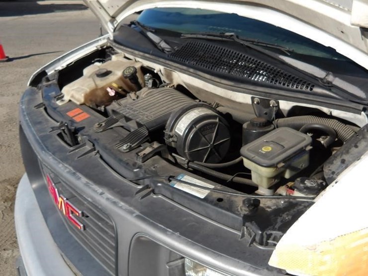 2002-gmc-3500-image-8