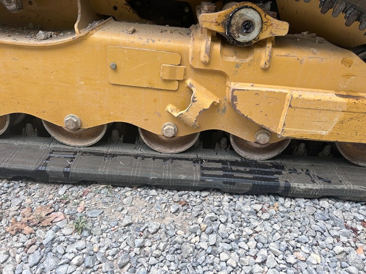 2025-caterpillar-255-image-12