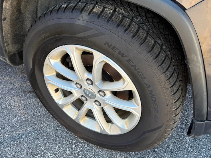 2014-jeep-grand-cherokee-laredo-image-10