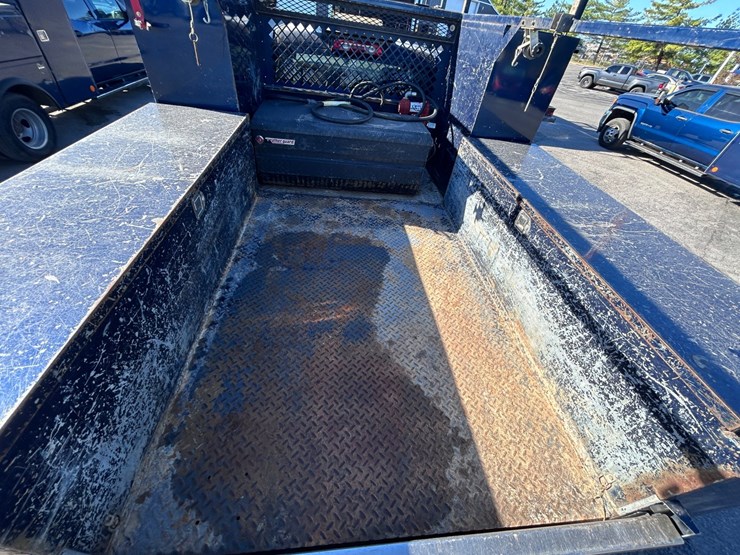 2016-chevrolet-3500-image-25