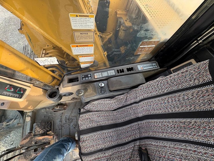 2004-caterpillar-311c-image-15