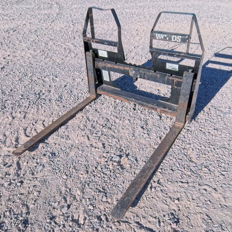 #2097 • WOODS 2200 Pallet Forks