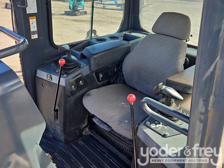 2016-deere-700k-lgp-image-21