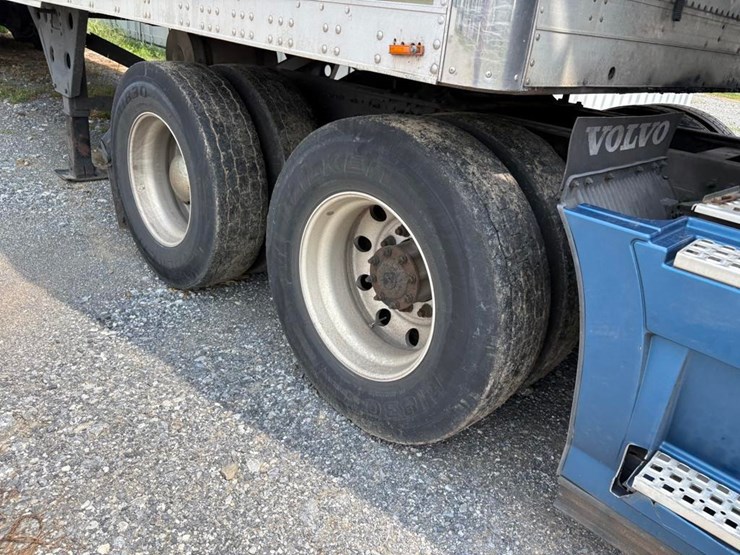2016-volvo-d13-semi-truck-w/-enclosed-reefer-3000r-image-12