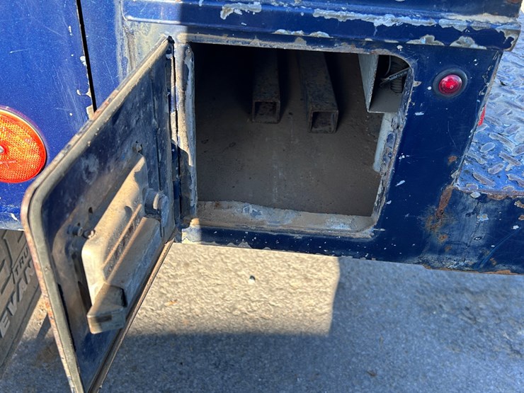 2017-gmc-3500-image-17