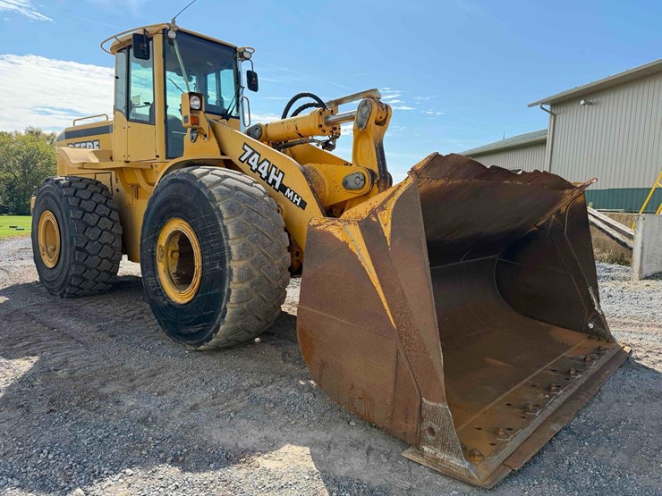 deere-744h-image-3