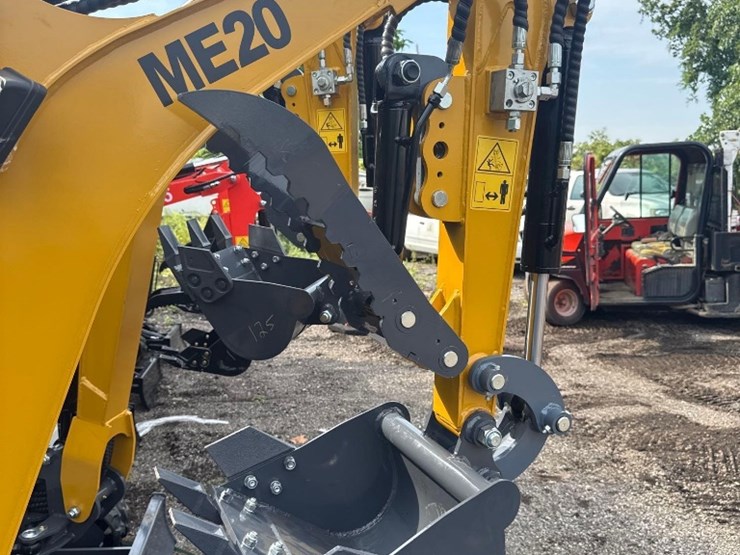 new-sd-lanch-co-diesel-mini-excavator-model-me20-image-3