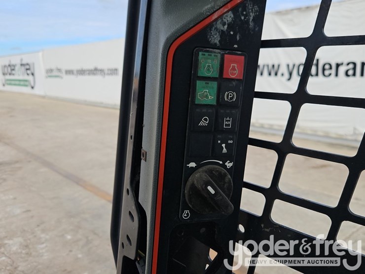 2022-bobcat-t62-image-22