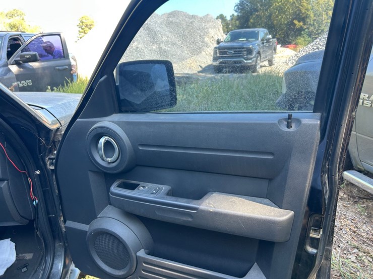 2009-dodge-nitro-image-39