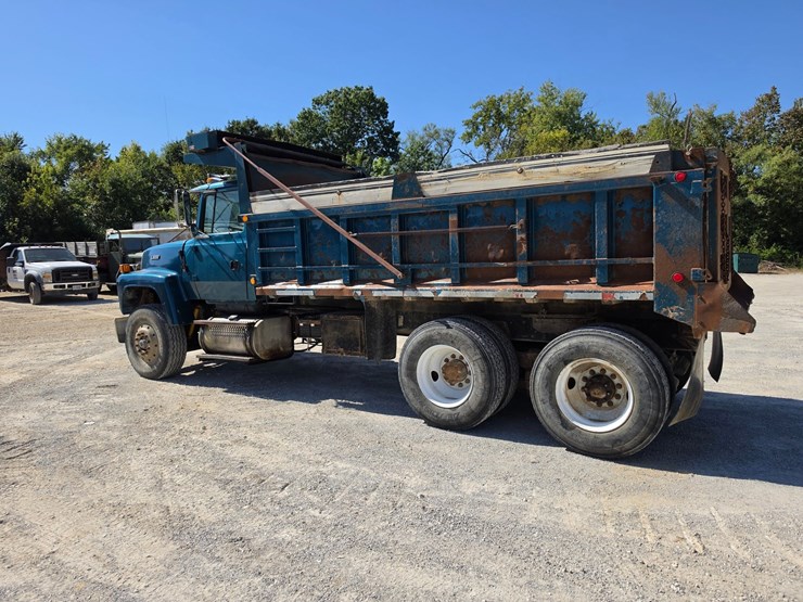 1996-ford-lt8000-image-7