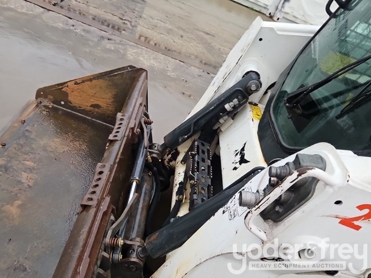 2023-bobcat-t770-image-13