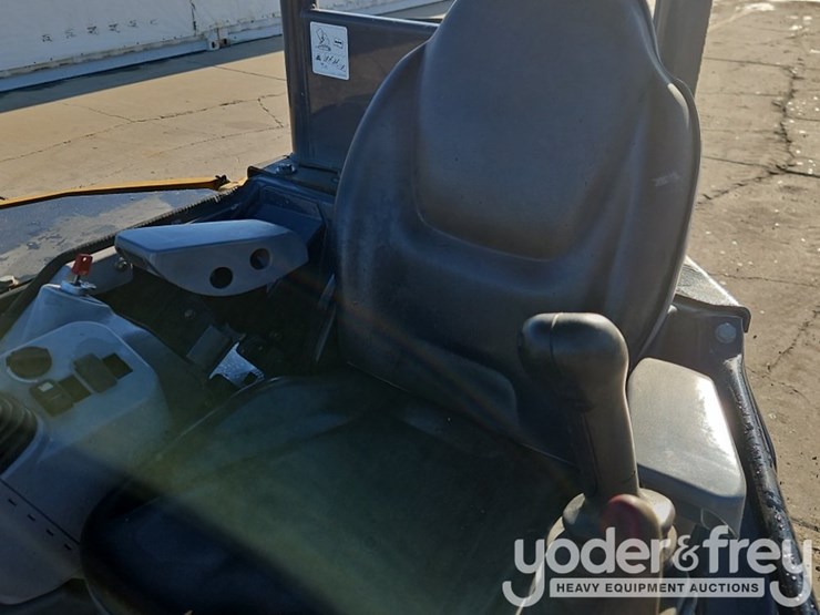 2021-deere-30g-image-33