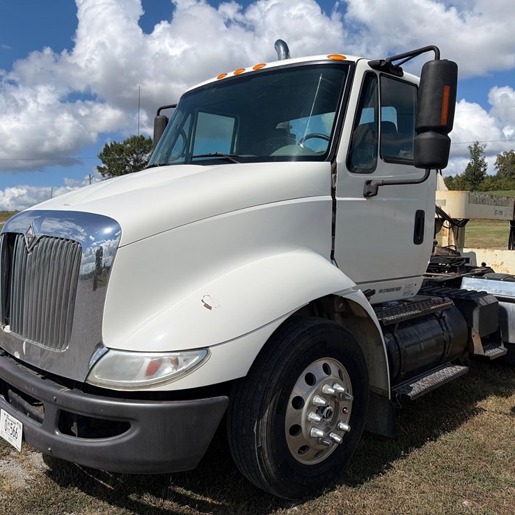 2004 INTERNATIONAL 8600