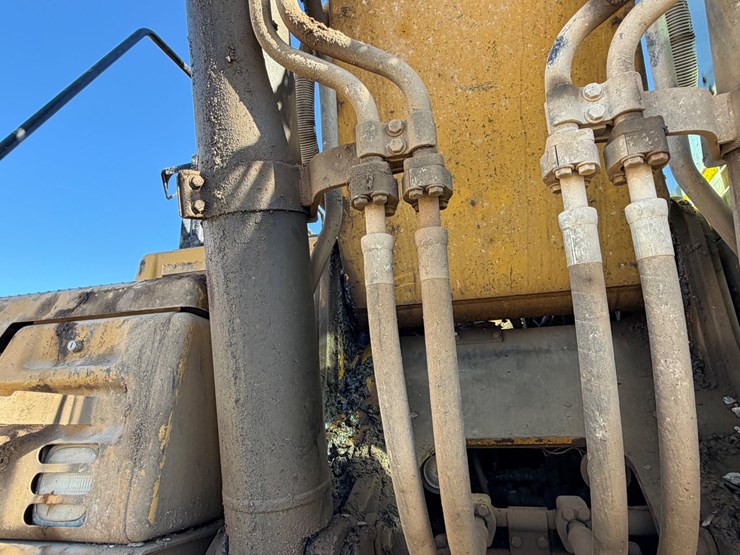 2017-caterpillar-336-image-21