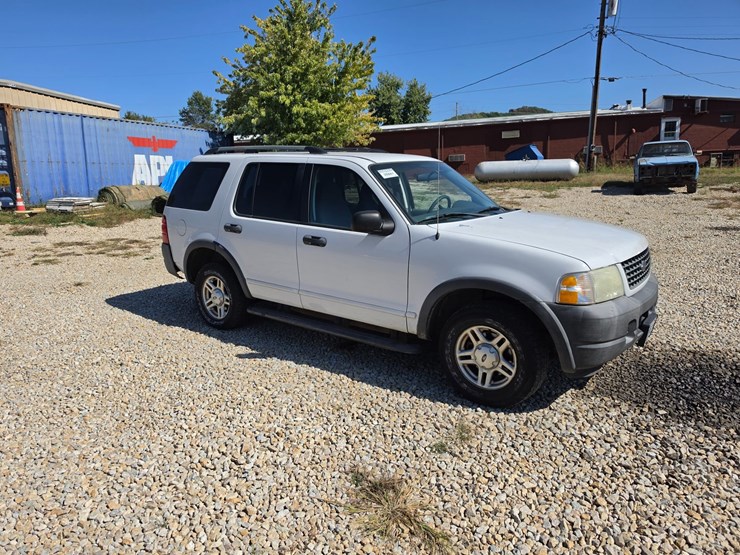 2003-ford-explorer-image-13