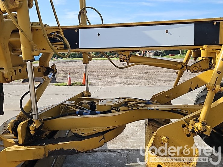 caterpillar-120h-image-11