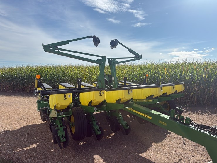 john-deere-12-image-5