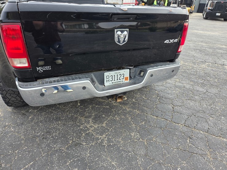 2015-dodge-3500-image-13