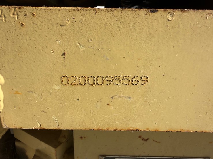 2001-jlg-2032e2-image-8