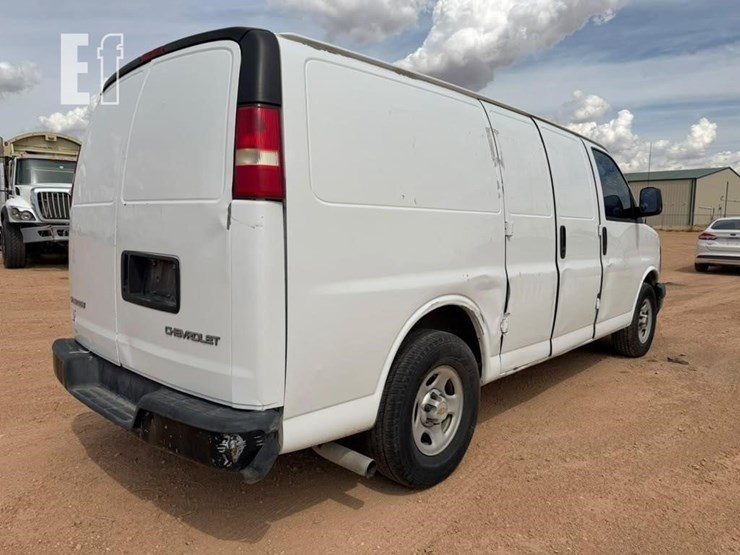 2005-chevrolet-express-1500-image-3