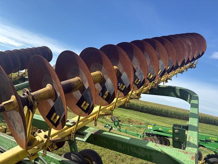 john-deere-220-image-7
