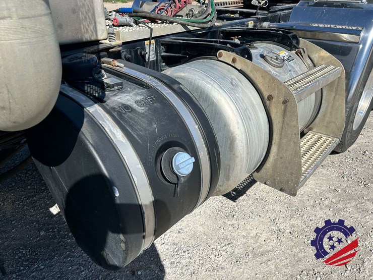 2018-peterbilt-389-image-66